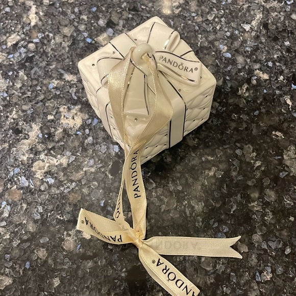 Pandora porcelain christmas ornament - Picture 3 of 5